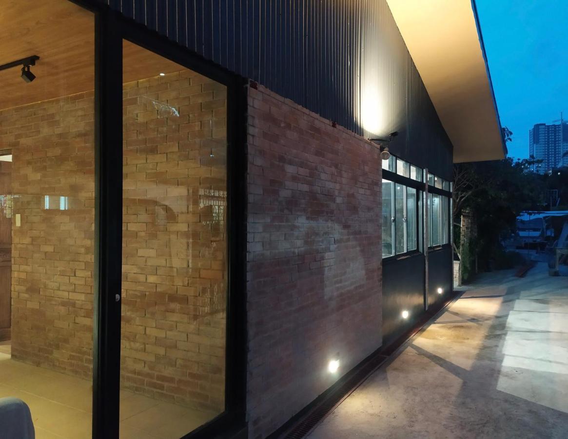 The Hub District Garden Suites Пасай Екстериор снимка